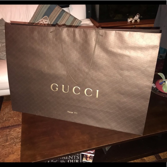 Giant Gucci shopping bag - Picture 1 of 6